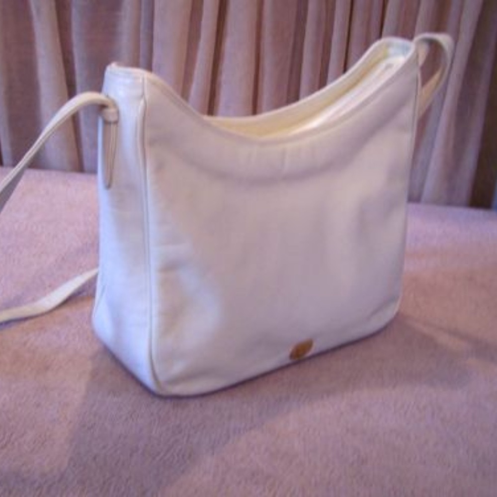 WOMEN'S WHITE ANNE KLEIN LEATHER PURSE